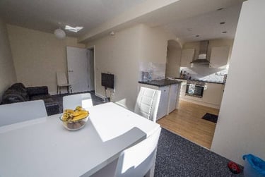 3 bed flat, Deacon House, Near university, Leicester, LE27EF - Image 8